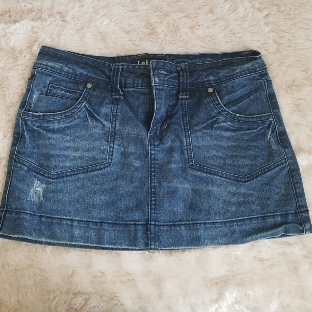 💥L.E.I. CUTE JEAN MINI SKIRT💥 great condition!